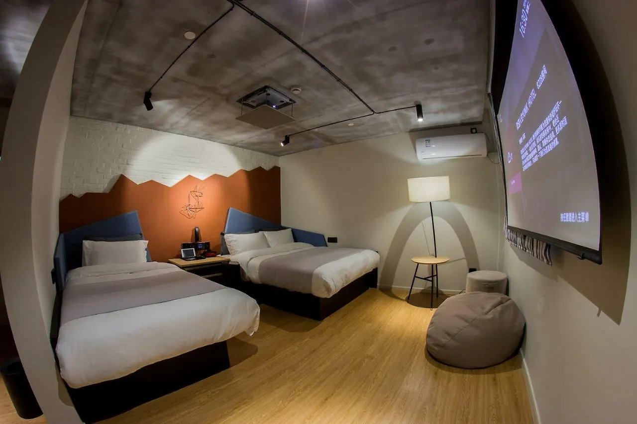 Yunik Hotel Shanghai 5*,